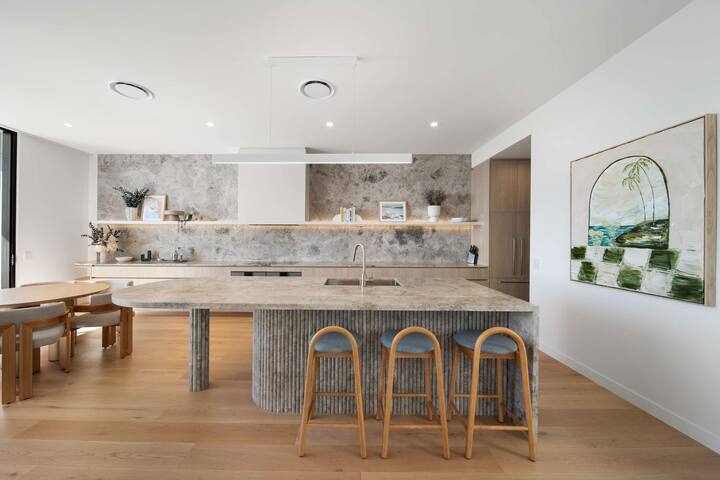 The Skyview – Panoramic Beach House with Lap Pool gallery image 2