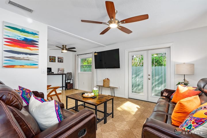 Bring Dogs! Steps To The Beach! Fire Pit And Yard! - New Smyrna Beach, FL