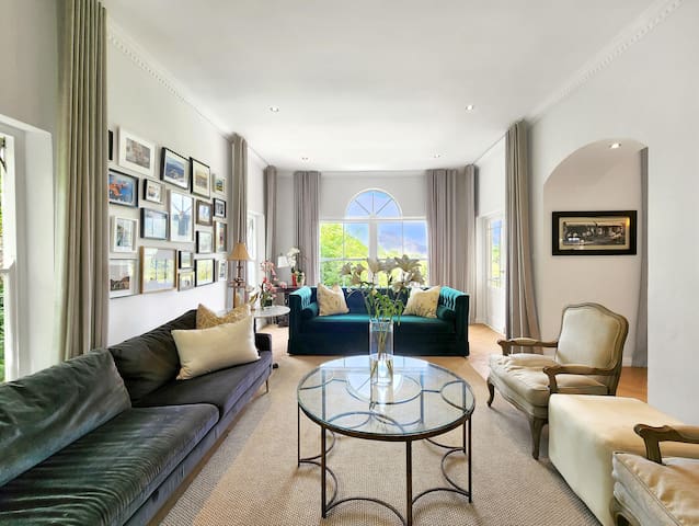 Hout Bay Family Home: Pool, Sauna & Mountain Views gallery image 3