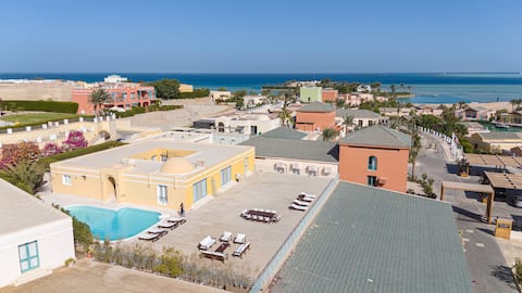 Massive 5BR Hilltop Villa • Luxury Stay