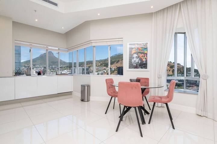 Spacious 2-Bed at The Pullman gallery image 5