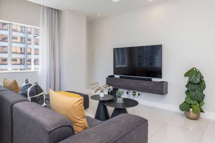 Spacious 2-Bed at The Pullman gallery image 3