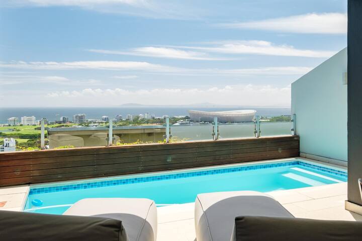 Top Urban Escape w Pool and Ocean View Villa Alexa