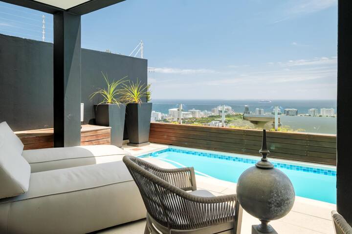 Top Urban Escape w Pool and Ocean View Villa Alexa gallery image 4