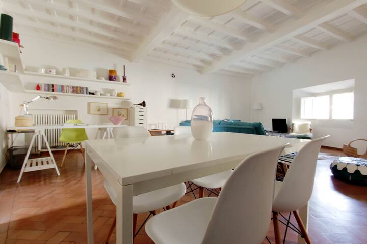 Charming Minerva gallery image 3