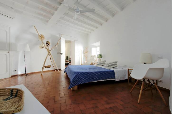 Charming Minerva gallery image 4