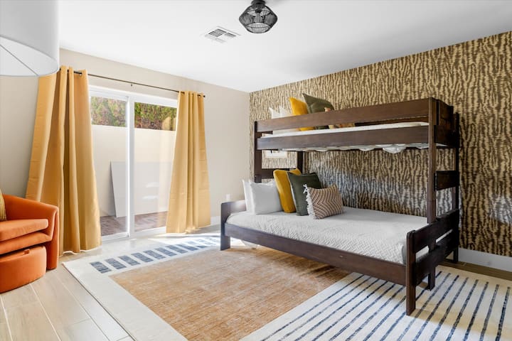 TOP Luxe BnB: 7BR | Pickleball Court | Heated Pool