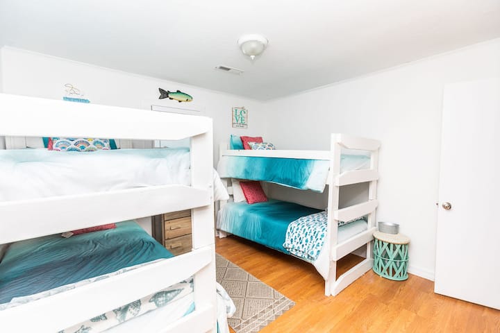 NH337C: სანაპირო დანები 3 | საძინებელი 3 - ორი ორსართულიანი საწოლი