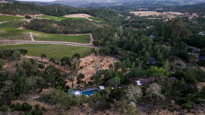 Kenwood Vista by AvantStay | 7acres, Vineyard View - Houses for