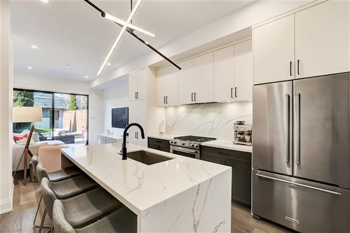 Downtown Luxury Home w/ Free Parking!