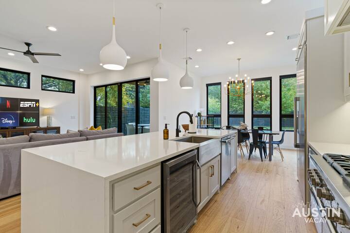 Pool, Hot Tub & Patio w/Modern Updates in E Austin gallery image 3