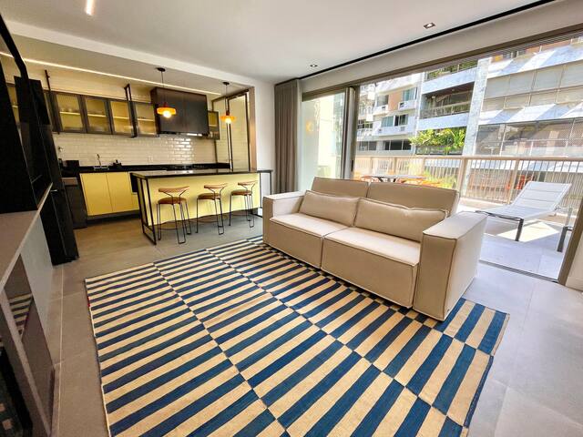 Modern penthouse with terrace in Leblon gallery image 3