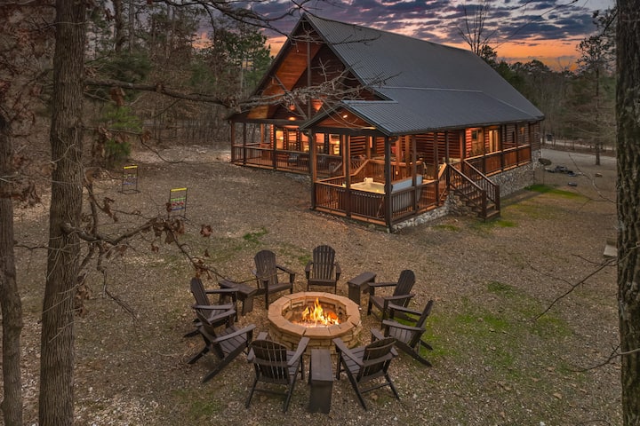 New! Prime Cabin, Hot Tub-firepit-safari, Sleeps 8 - Hochatown, OK