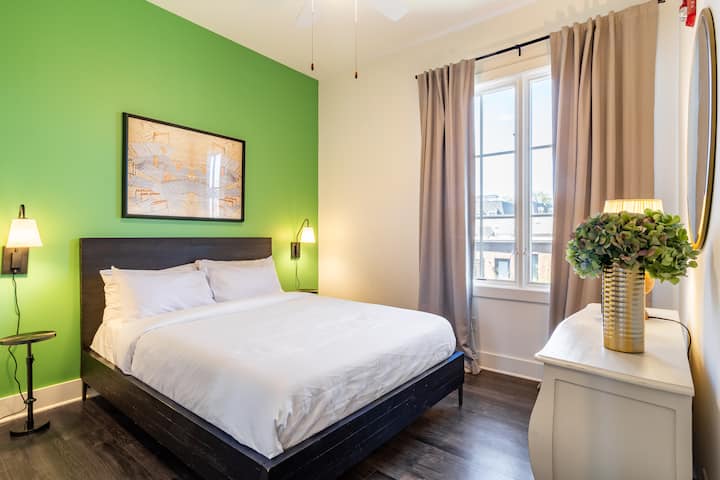 La chambre 3 dispose d'un lit queen size.