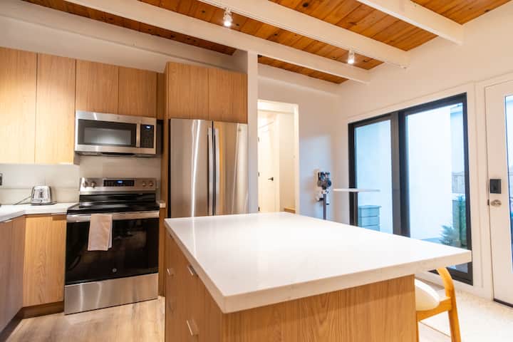 Modern Beach 3br Escape + Jacuzzi + Large Backyard - San Diego, CA