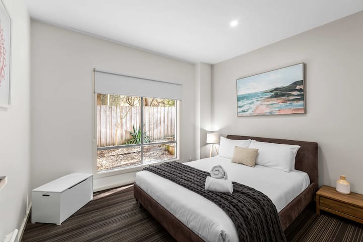 Საძინებელი 3 – საწოლი 152 × 203 სმ