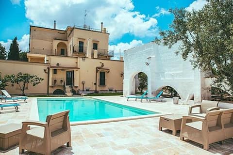 Nella Apartment With Pool - Happy Rentals