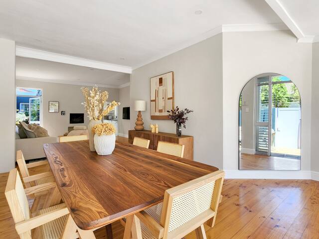 Serene Hideaway in the Heart Of Sea Point gallery image 3