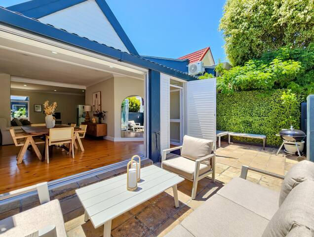 Serene Hideaway in the Heart Of Sea Point gallery image 2