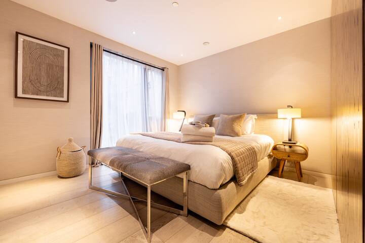 Luxury 4-Storey Mews Home gallery image 5