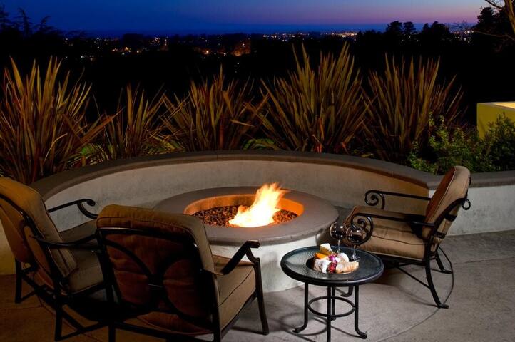 Retreat Under Redwoods: 2 Relaxing Rooms w/ Bunk gallery image 5