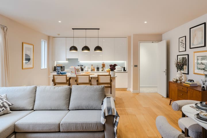 King’s Cross | 2 Bedroom Apartment (Balcony)