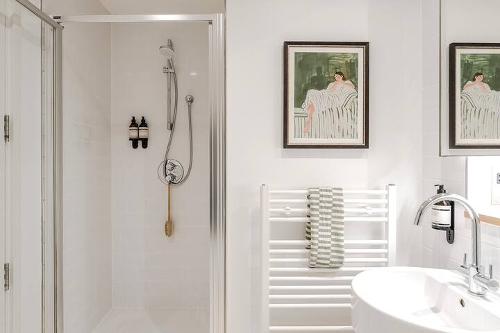 King’s Cross | 2 Bedroom Apartment (Balcony) gallery image 5