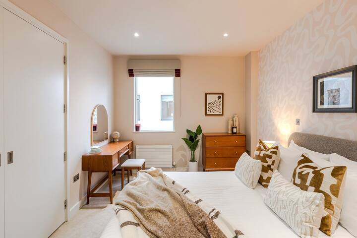 King’s Cross | 2 Bedroom Apartment (Balcony) gallery image 3