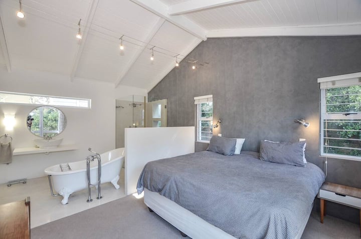 Hlavná spálňa s vlastnou kúpeľňou