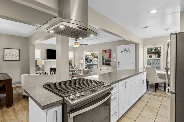 NEW Bayside Mermaid Paradise + Fire Pit + Parking gallery image 4