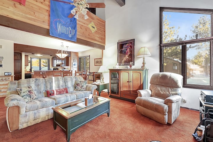 Wildflower 64: Pet Friendly, Upstairs Corner Condo - Mammoth Lakes, CA
