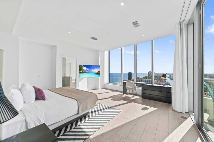 2BR Ocean Penthouse – Private Terrace & Hot Tub gallery image 3