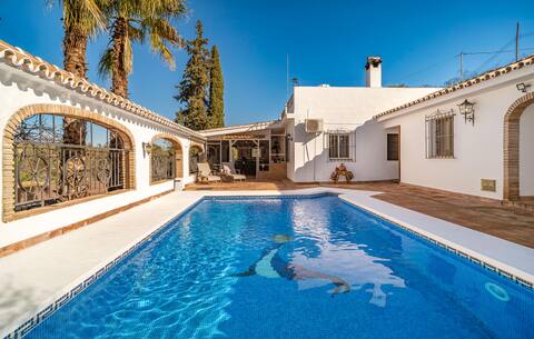 Lovely home in Guaro with WiFi