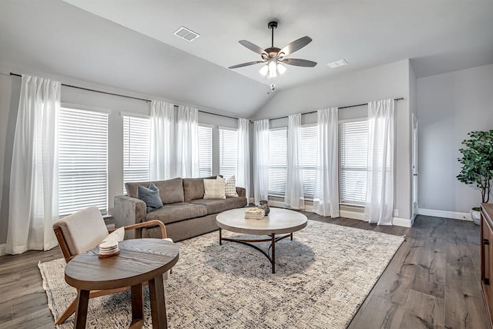 Hazy Hollow Escape (4816)