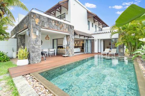 Amazing Villa with Sea Access