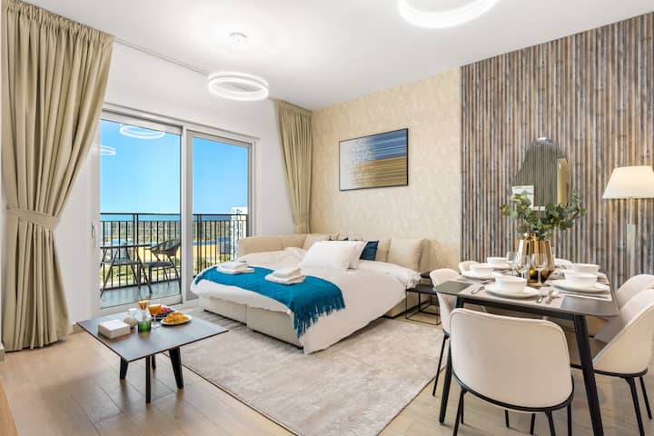 להתרווח בסלון, עם ספה נוחה שהופכת בקלות לספה נפתחת - מושלמת גם לאורחים נוספים וגם לאורחים נוספים