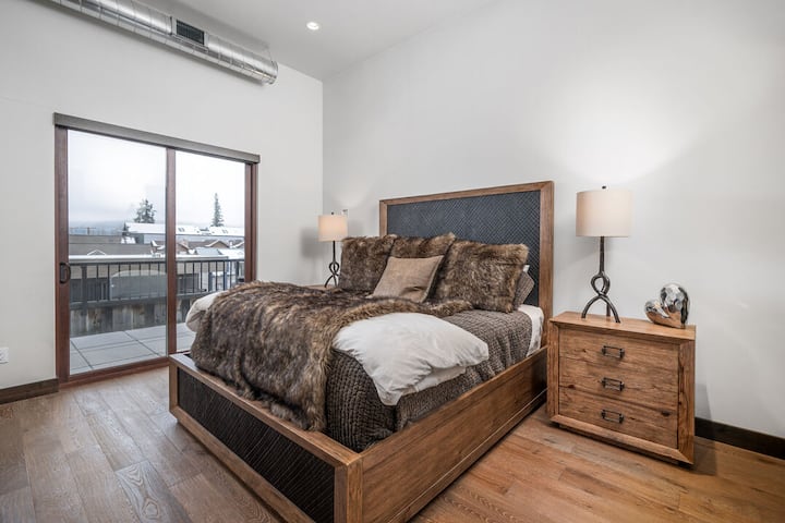 Primärt sovrum | King size-säng | Huvudnivå