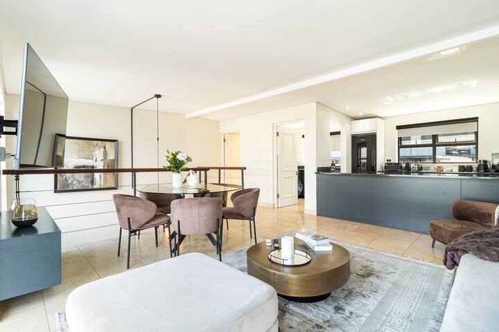 De Waterkant Penthouse Table Mountain View gallery image 5