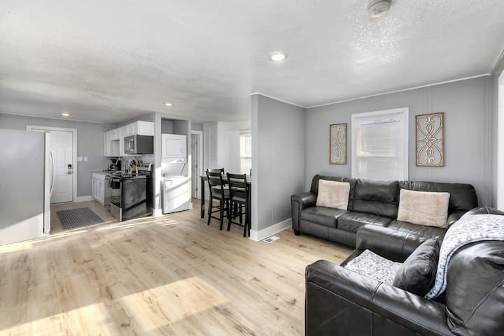 Quiet & Clean 2br | 15 Min To Downtown Kc - Independence, MO