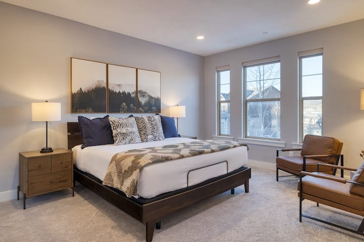 Primary bedroom features a king bed and ensuite bathroom.