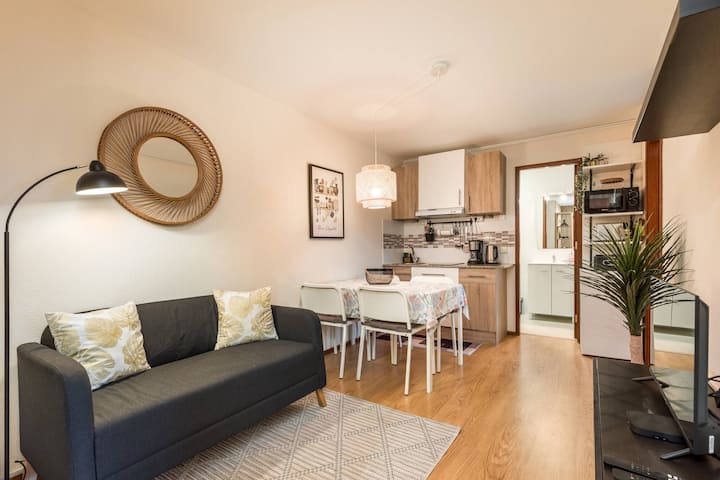 Cozy Gaia Flat By Metro | Dreamstay - Portugal