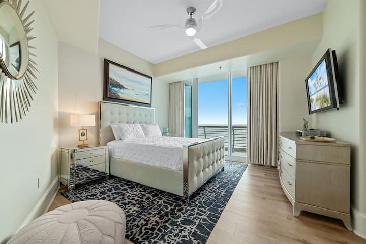 Un refugio tranquilo con vistas impresionantes. Esta habitación con cama tamaño queen ofrece una escapada tranquila, donde la comodidad y la belleza se encuentran en perfecta armonía.