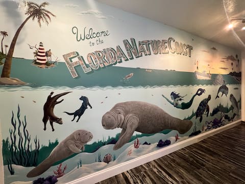 Pool, HotTub,Tiki Bar, Putting Green, Sleeps 16!