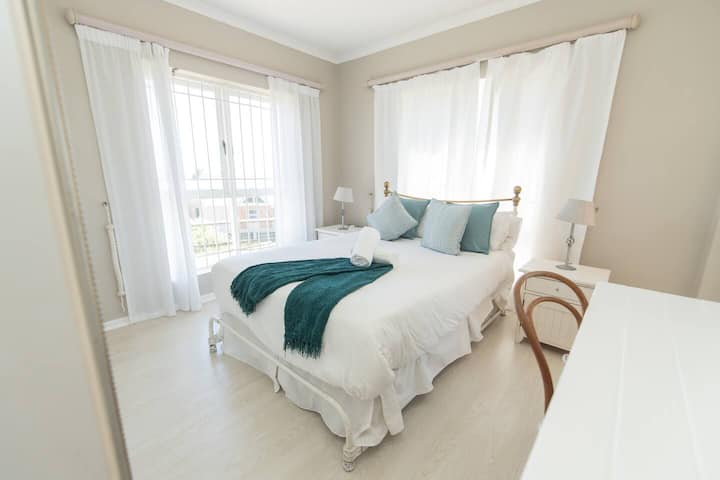 Dolphin Nook Getaway - Gqeberha