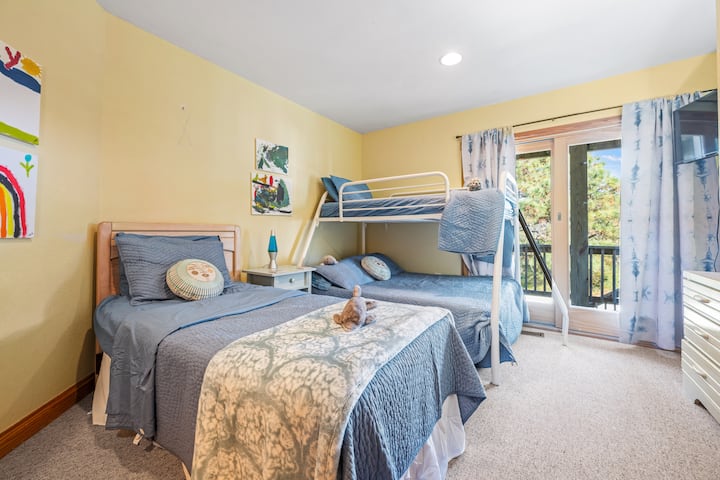 Двуетажен комплект пирамида/единично легло - средно ниво