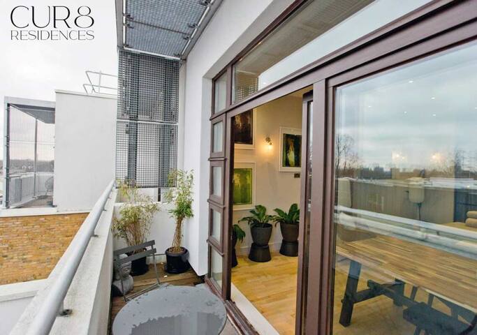 Stylish Penthouse with City Views & balcony AC gallery image 5