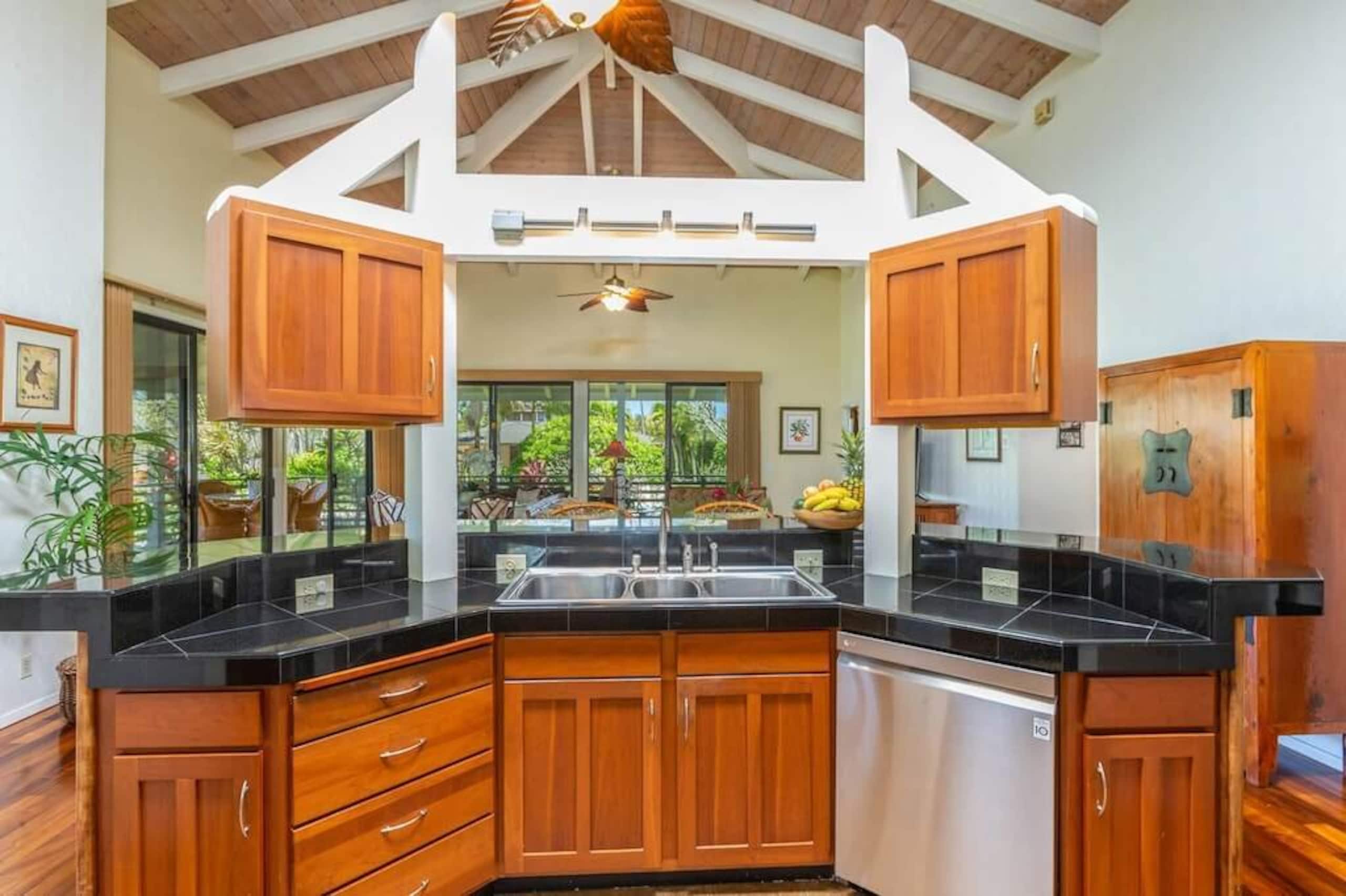 Home in Princeville · ★4.93 · 4 bedrooms · 5 beds · 2.5 private baths - Image 5
