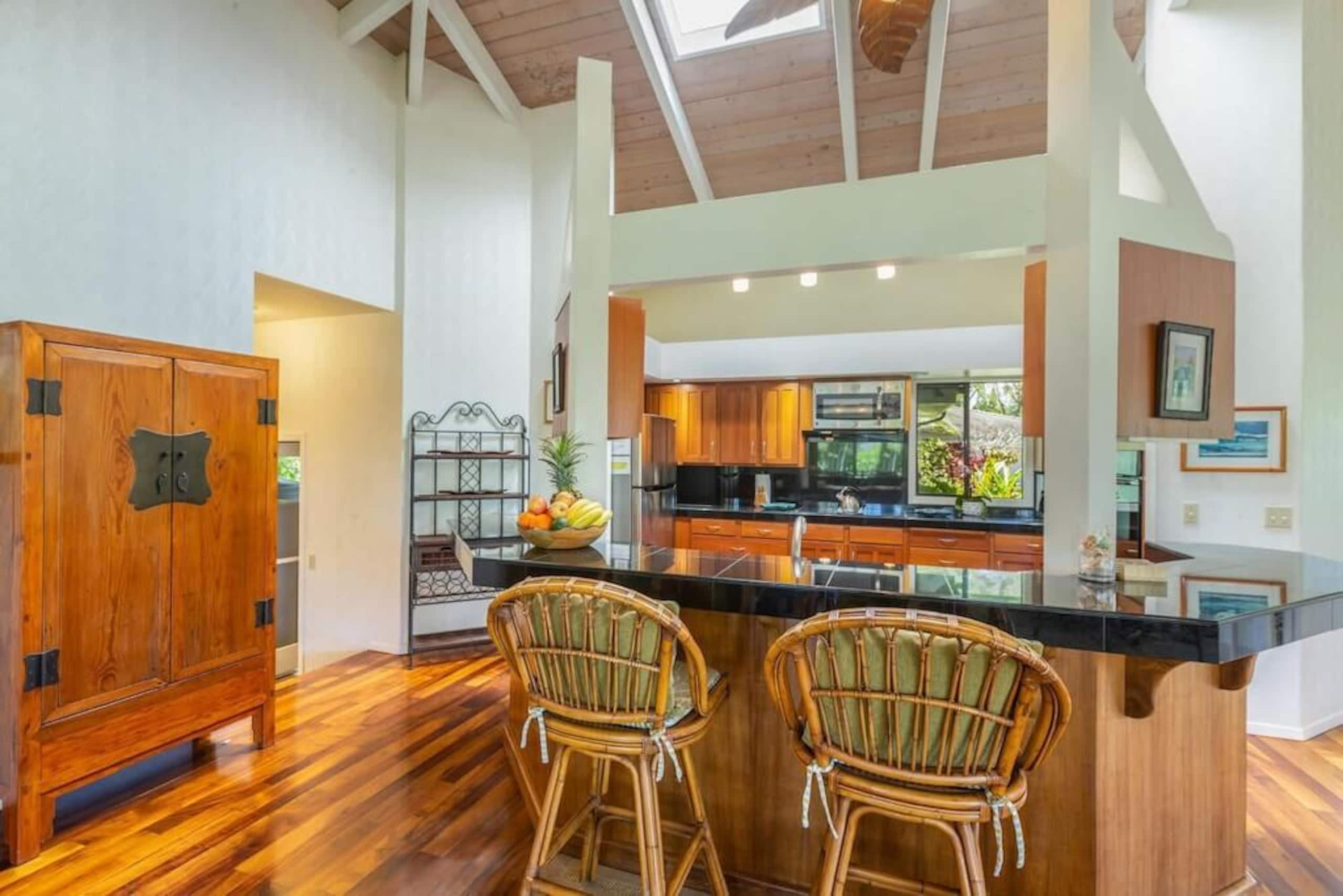 Home in Princeville · ★4.93 · 4 bedrooms · 5 beds · 2.5 private baths - Image 8