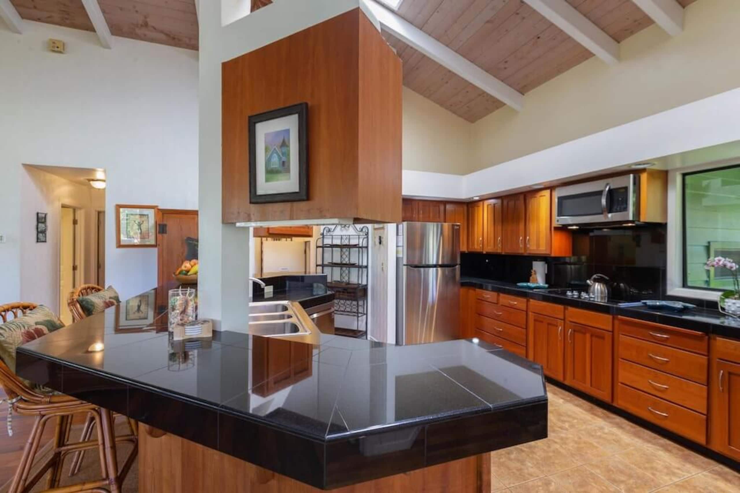 Home in Princeville · ★4.93 · 4 bedrooms · 5 beds · 2.5 private baths - Image 6