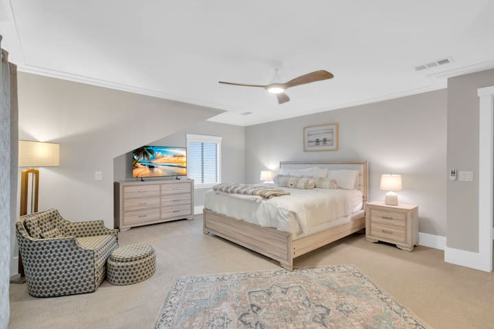 5 BDR / 5 BATH for up to 12 guests: 4 King En-suites + 1 Bunk En-suite with Twin-over-Double